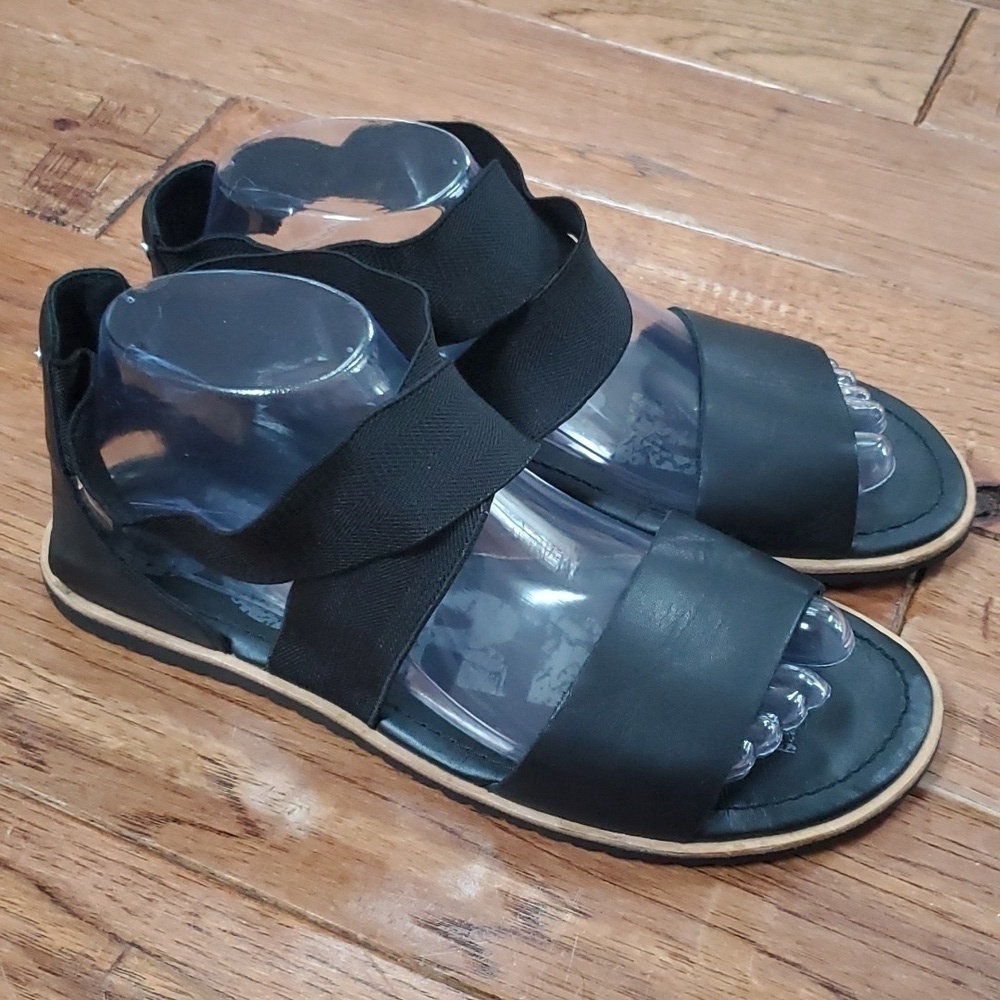 Sorel Ella flat sandals in black